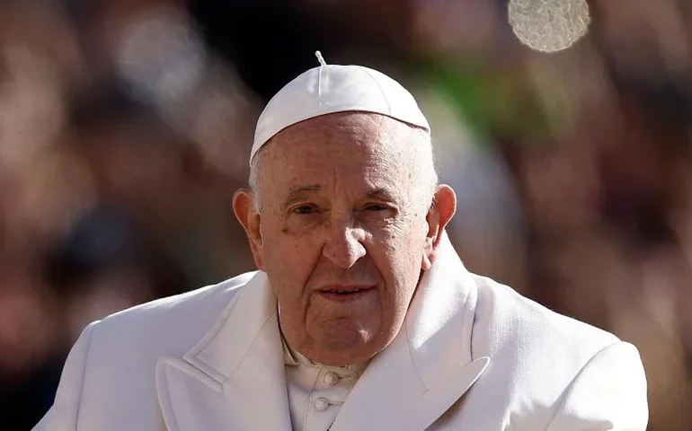 Médicos prescrevem 'repouso absoluto' ao Papa Francisco durante tratamento de infecção