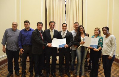 Câmara empossa dois dos quatro aprovados em concurso para setor de Contabilidade 