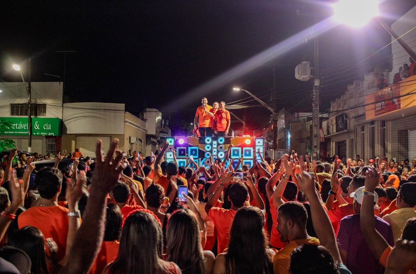 Victor Rocha inicia campanha com grande caminhada em Anadia
