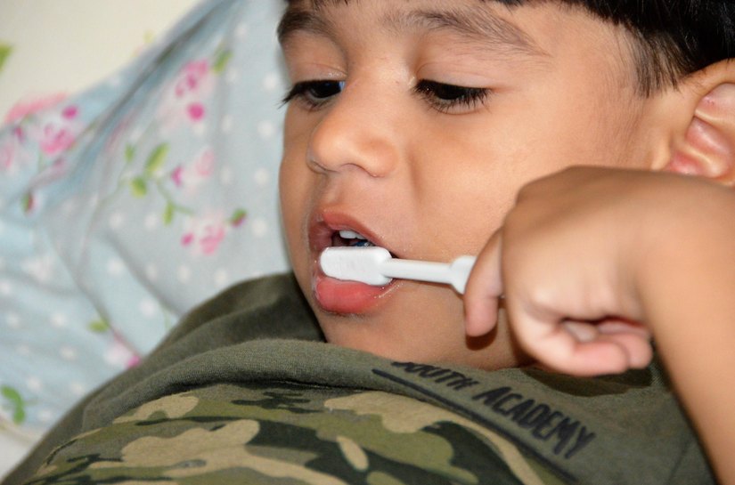 Cirurgiã-dentista da Sesau orienta quando deve ser a primeira consulta odontológica da criança