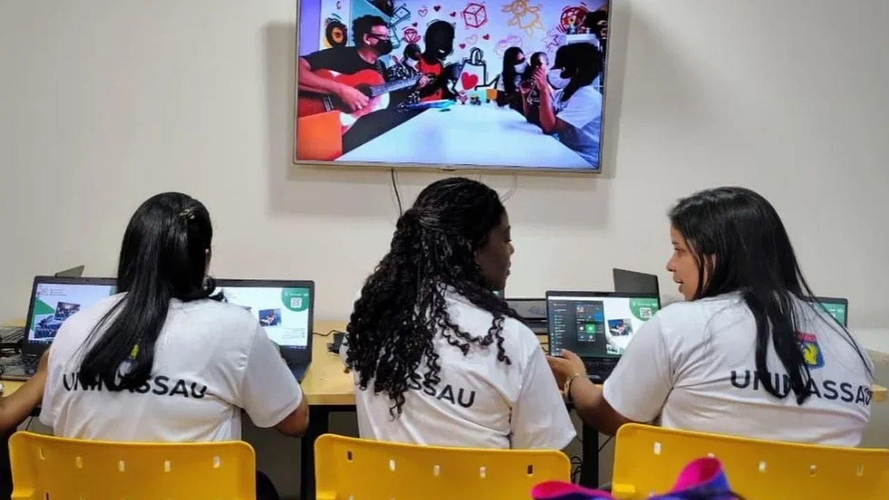 Iniciativa oferta 100 bolsas de graduação EaD gratuitas para pessoas com TEA e mães de crianças autistas