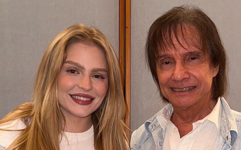 Roberto Carlos posa com Luísa Sonza em ensaio para especial de fim de ano