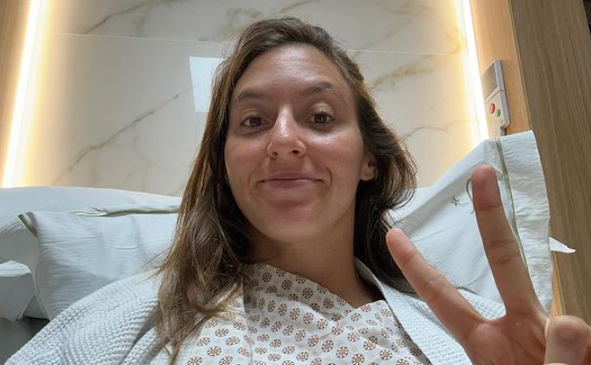 Luisa Stefani passa por cirurgia no joelho e deve voltar às quadras em janeiro