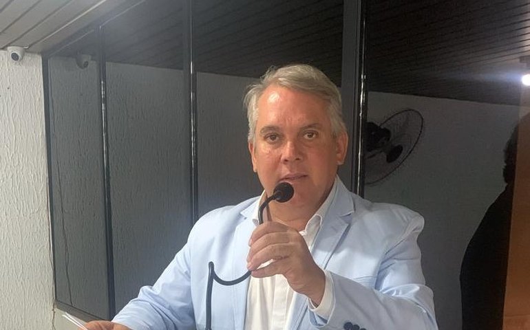 Vereadores de Palmeira dos Índios aprovaram indicação do piso salarial para jornalistas.