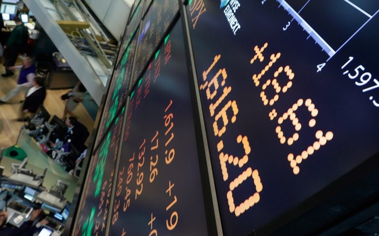 Bolsa fecha em alta de 1,57%, aos 102.801,76 pontos, com ações de commodities