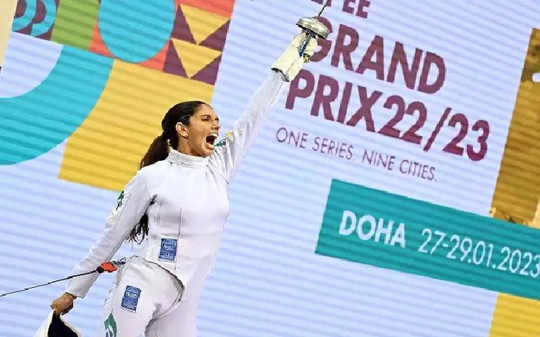 Nathalie Moellhausen é campeã invicta do Grand Prix de Esgrima em Doha