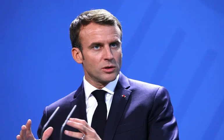 Macron fala com Trump antes de reunião de emergência sobre a guerra na Ucrânia