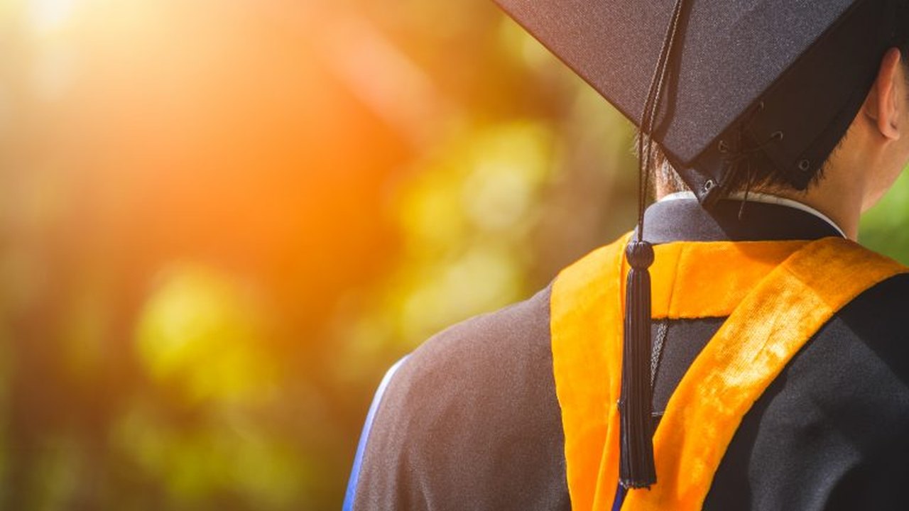 Comissão debate concessão de bolsas integrais para universitários de baixa renda