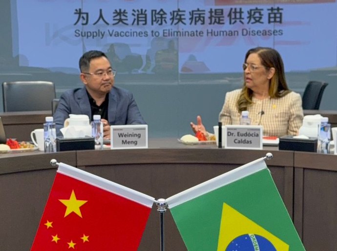 Senadora Dra. Eudócia conhece na China hospital que usa inteligência artificial, robótica e big data