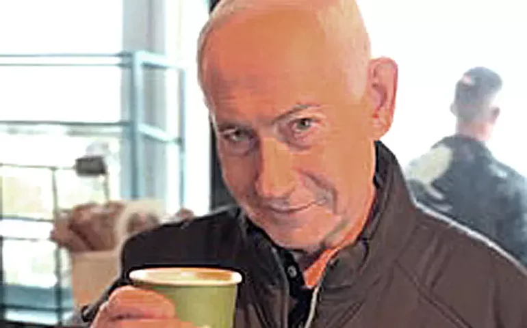 Grande estilhaço de míssil iraniano cai próximo a gabinete de Netanyahu