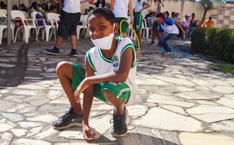 Estudantes participam de ação cultural do mês do folclore no museu Théo Brandão