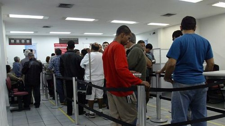 Procuradoria no RJ pede a bancos devolução de R$ 1 bilhão a clientes