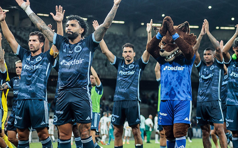 Cruzeiro perde de virada para o Democrata-GV na estreia do técnico Léo Jardim