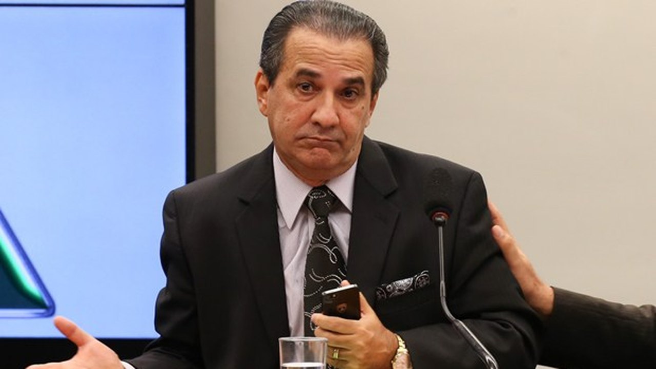 Justiça manda Malafaia indenizar Freixo por fake news sobre ‘cartilha erótica’