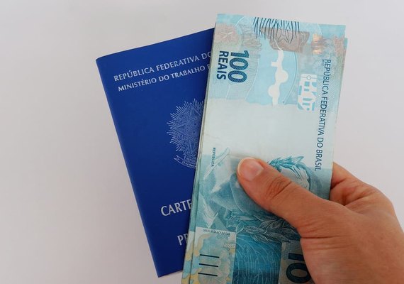 Salário mínimo sobe para R$ 1.621 a partir de janeiro de 2026
