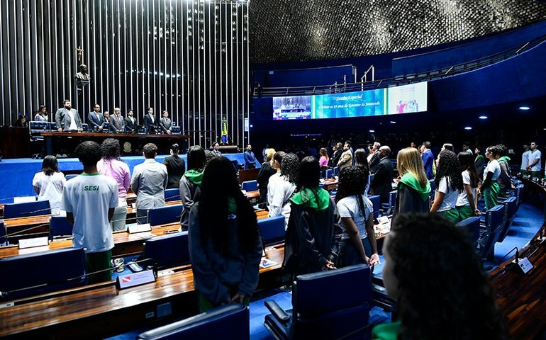 Estatuto da Juventude precisa ser cumprido, aponta sessão especial