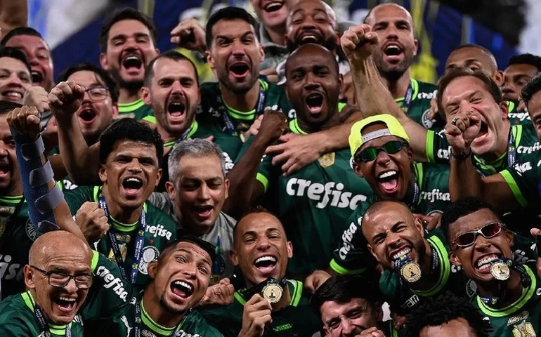 Torcedores do Palmeiras fazem grande festa e apoiam elenco antes de viagem para o Mundial