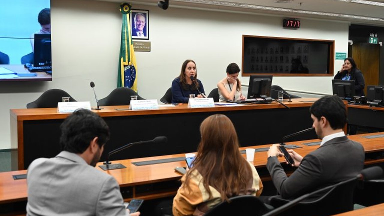 Debatedores divergem sobre modelo de exame de proficiência médica