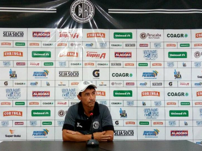 Betinho define relacionados para a partida contra o Coruripe
