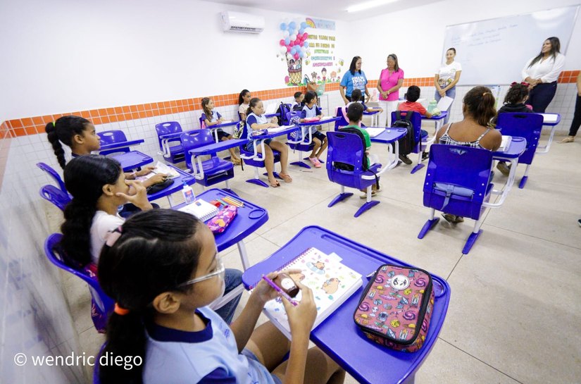 Prefeita Tia Júlia realiza visita a Escolas Municipais para dar boas-vindas aos alunos na volta às aulas