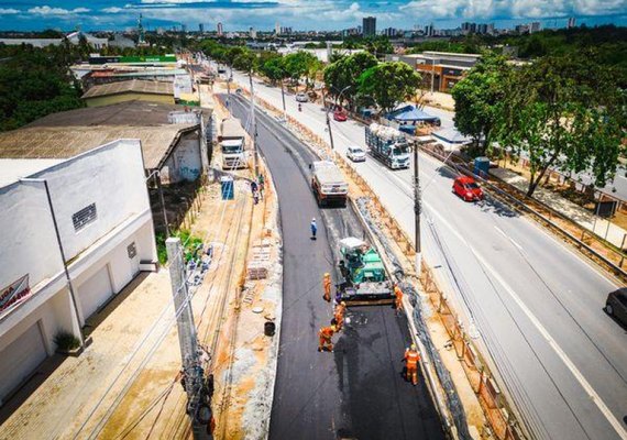Prefeitura de Maceió finaliza implantação de nova rede elétrica na Avenida Durval de Góes Monteiro