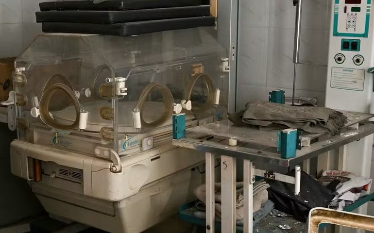 Polícia prende médico e proprietário de hospital na Índia onde seis bebês morreram em incêndio
