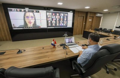 Governador ouve prefeitos para reavaliar decreto nos municípios