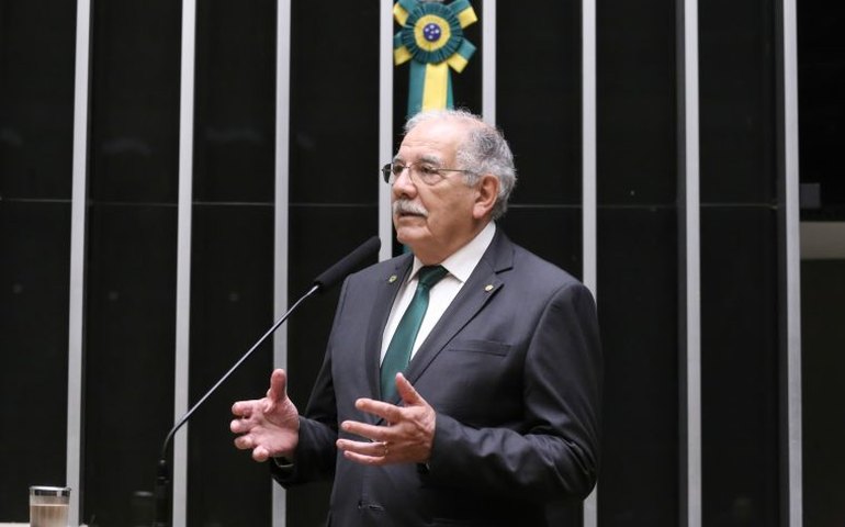 Projeto propõe suspender uso de nome social em concursos públicos