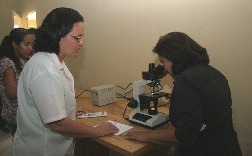 Professores participam de oficinas sobre microscopia e célula vegetal