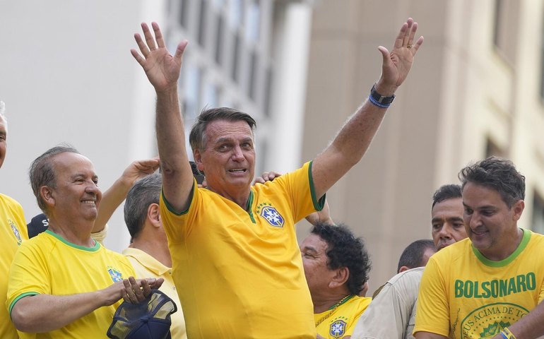 Contexto de polarização no país impede prisão imediata de Bolsonaro, opina analista