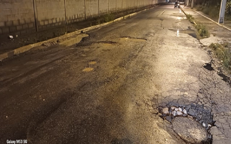 Vereador Aldo Loureiro solicita ao titular da Seminfra recapeamento em rua no residencial Maceió I