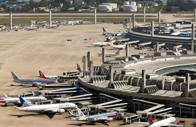 Movimento nos aeroportos brasileiros cresce 10% em 2025
