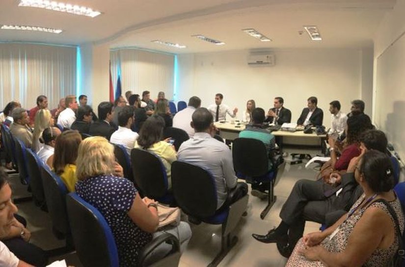 MPF/AL: reunião debate solução para as barracas da Praia do Francês