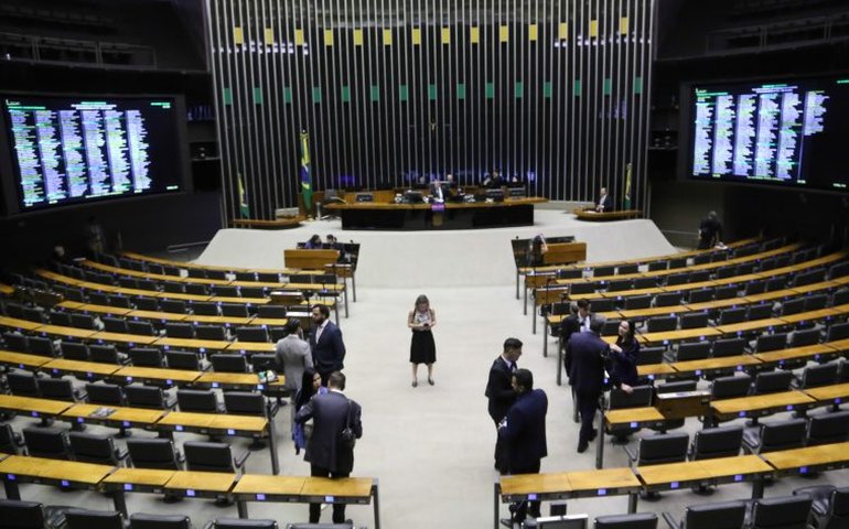 Bancada cristã terá prioridade apoio a projeto que susta resolução sobre aborto legal