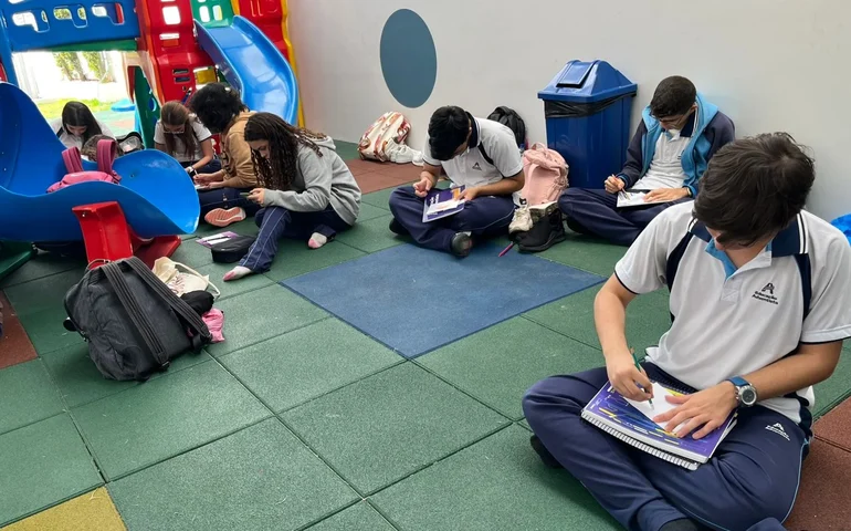 Como um processo constante e bem construído na escola ajuda o aluno a escolher uma carreira