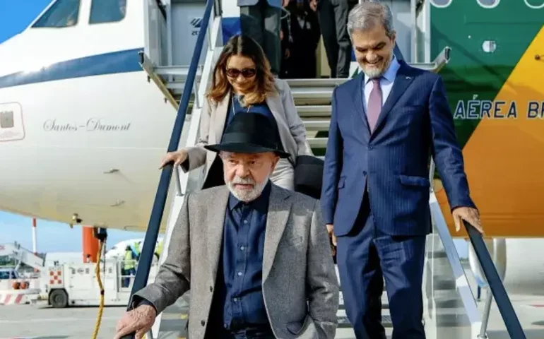 Lula desembarca em Roma para reunião com Leão XIV