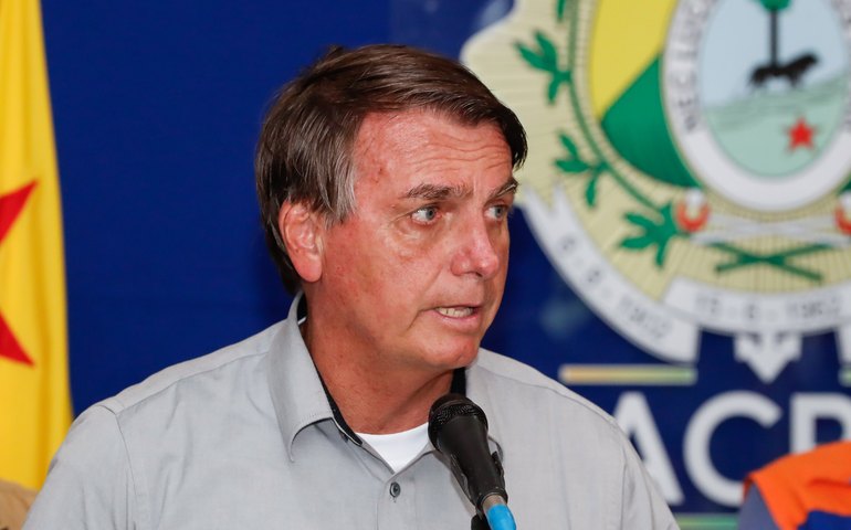 ‘Acabou a entrevista’, diz Bolsonaro ao ser questionado sobre decisão do STJ