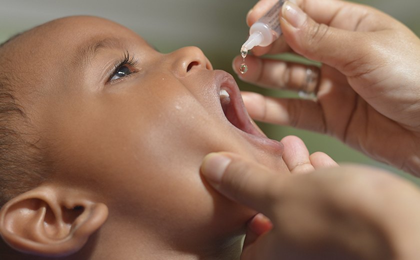 Campanha de vacinação contra a pólio imuniza 94% das crianças com até 5 anos
