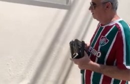 Muro de condomínio invade calçada na Serraria em Maceió