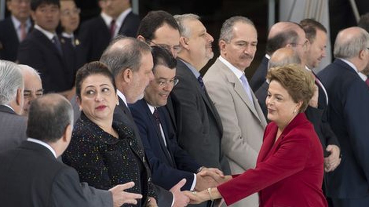 Corte no Orçamento será ‘o necessário’ para ajustar contas públicas, diz Dilma