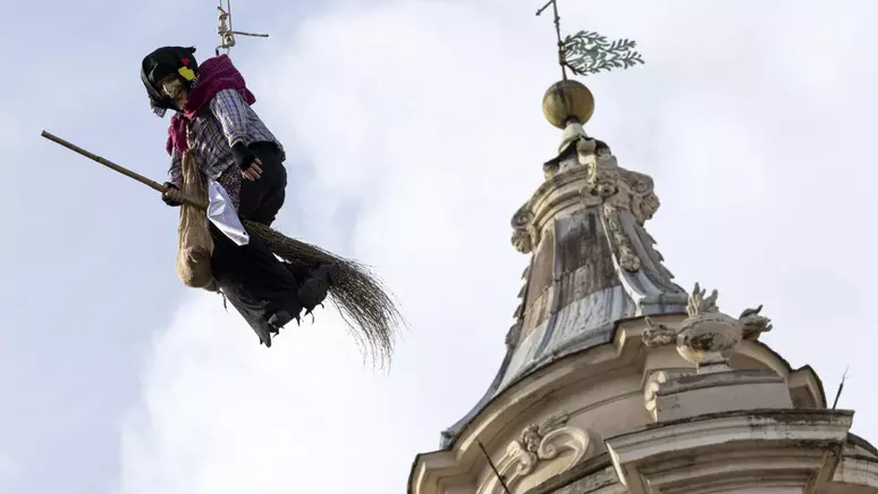Itália celebra 'Dia de Reis' com festa da bruxa Befana
