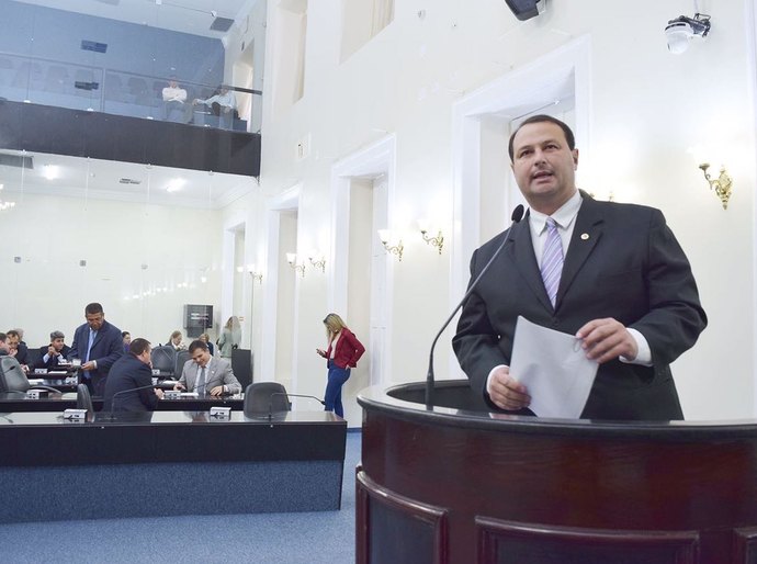 Deputado Dudu Hollanda comemora aprovação da PEC da Vaquejada