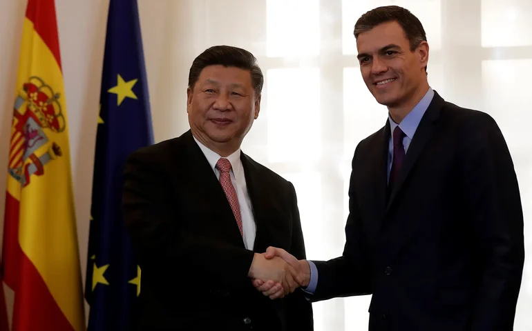 Em Pequim, premier da Espanha, Pedro Sánchez, propõe ‘solução negociada’ para o conflito UE-China sobre carros elétricos
