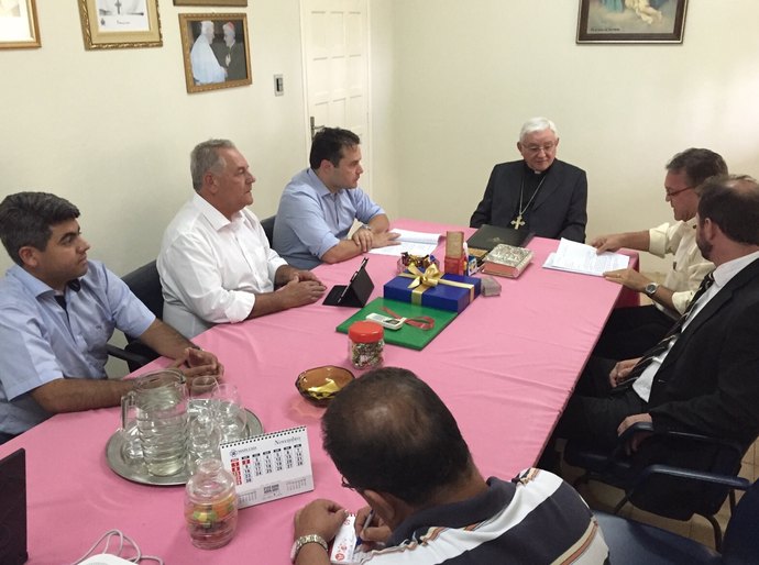 Carimbão busca parceria com Estado para construir Centro de Diagnóstico de Penedo