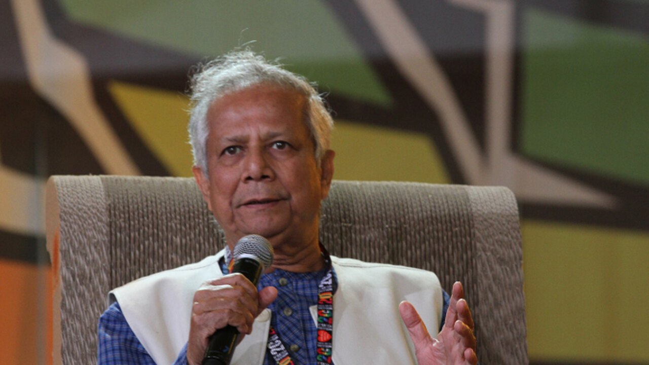 Vencedor do Nobel da Paz retorna a Bangladesh e promete restaurar 'a lei e a ordem'