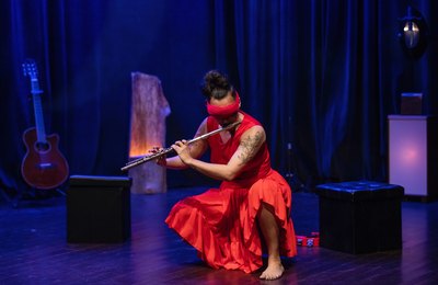Tubo de Ensaio – uma performance solo de Ana Gal