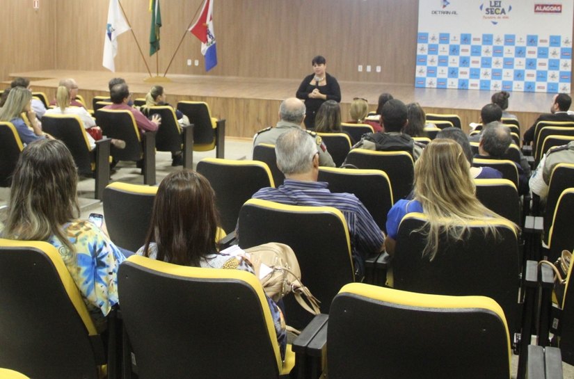 Detran/AL promove reunião com órgãos para discutir ações educativas