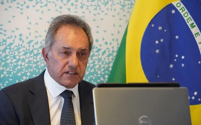 Argentino Daniel Scioli deixa embaixada do Brasil para assumir secretaria em governo Milei