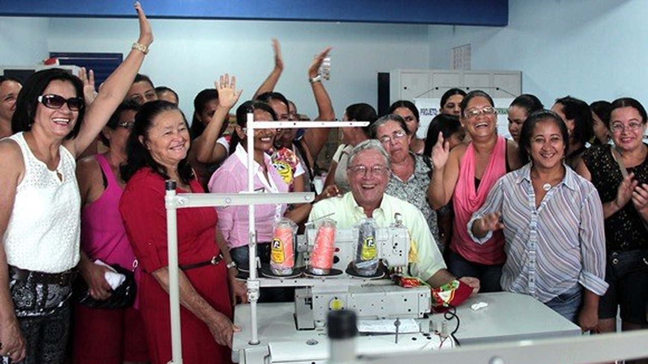 Costureiras de Coruripe são beneficiadas com novos equipamentos