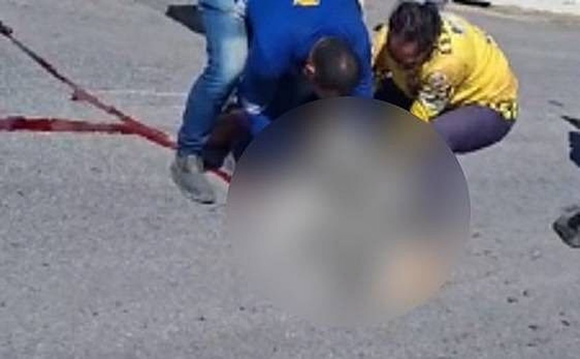 Mulher perde a perna após ﻿ser atingida por carreta na Rota do Mar